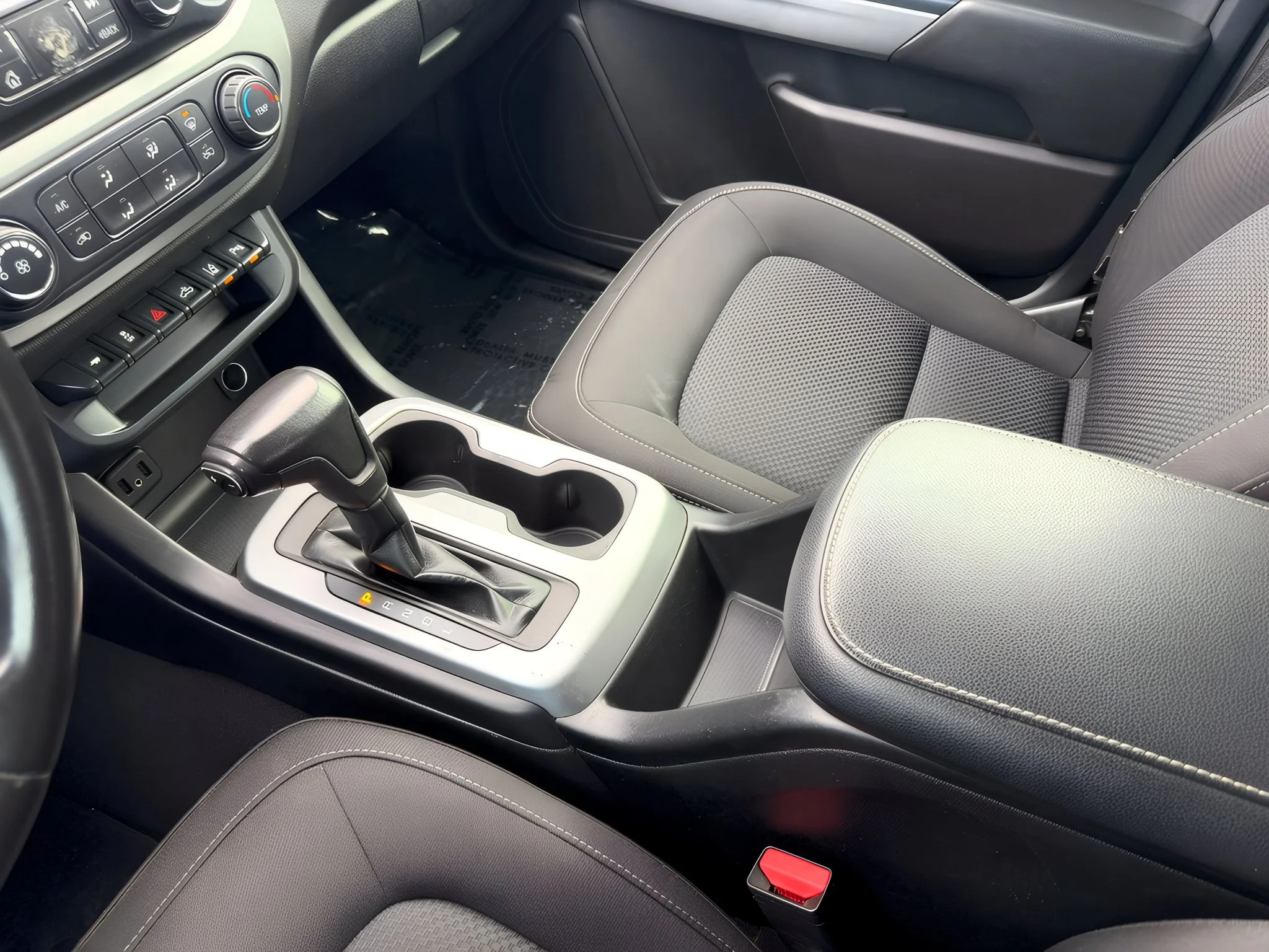 2020 Chevrolet Colorado LT - Photo 25