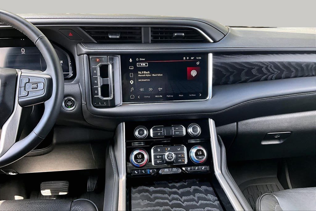 Used 2023 Silver GMC Denali image 7