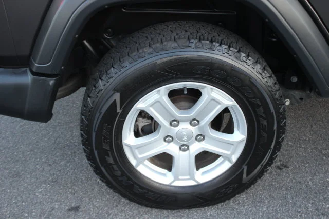 Used 2019 Gray Jeep Unlimited Sport S image 33