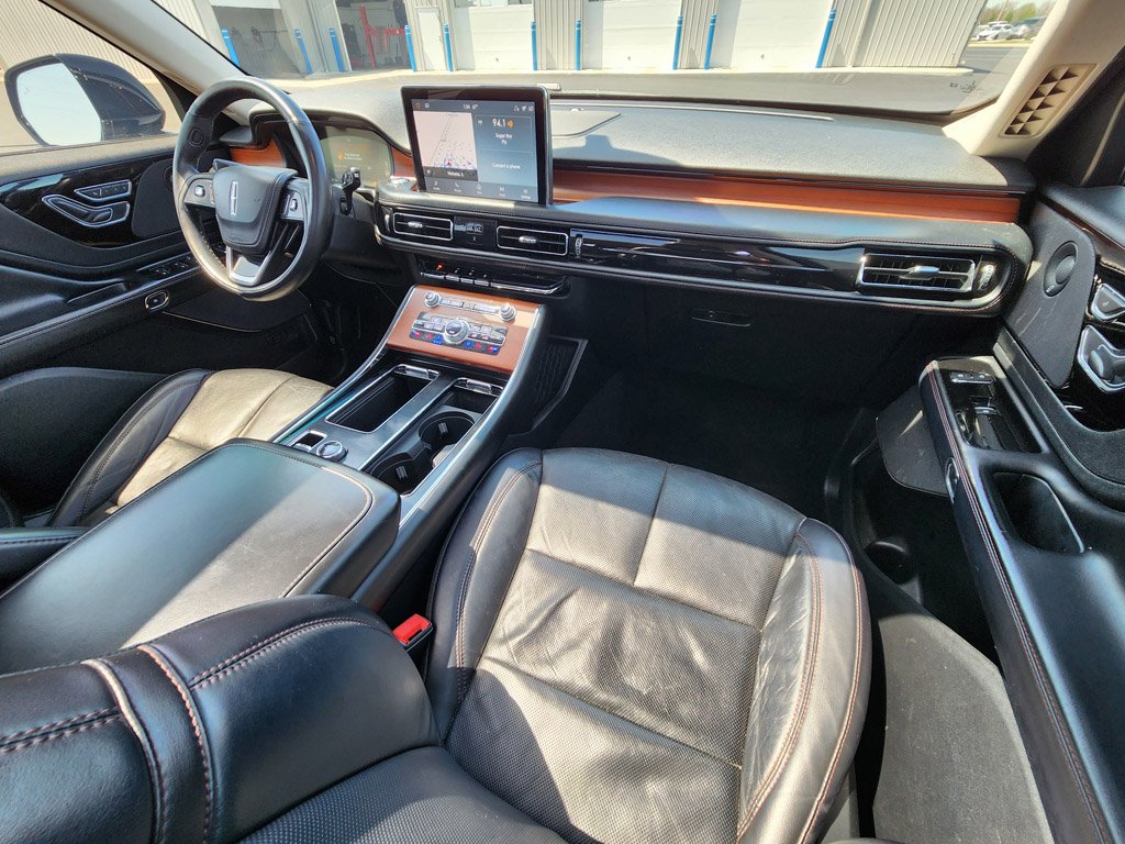 Used 2020 Infinite Black Metallic Lincoln Reserve image 24