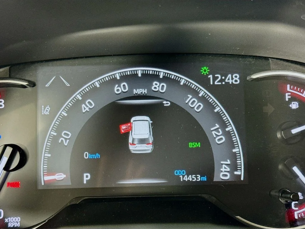 Used 2025  Toyota XLE image 14