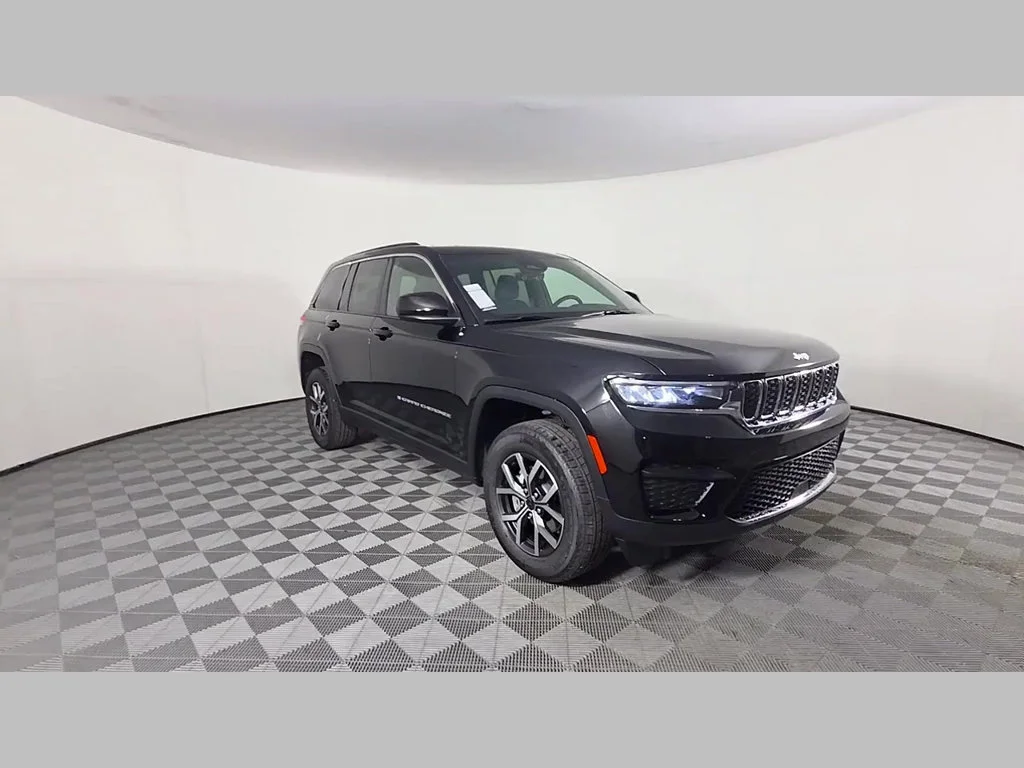 New 2027 High-Gloss Black Paint Jeep Laredo image 21