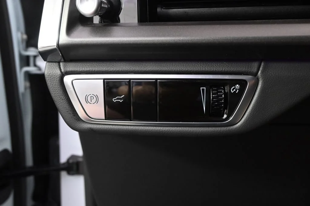 2027 Cadillac VISTIQ Sport - Photo 25