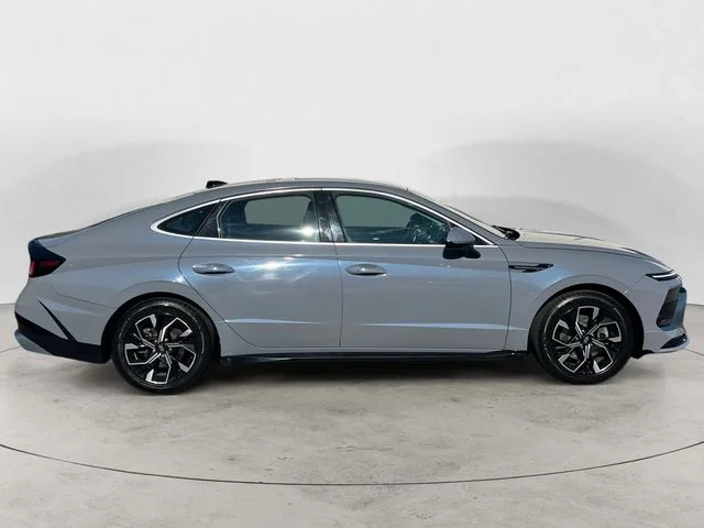 Used 2024 Transmission Blue Hyundai SEL image 6