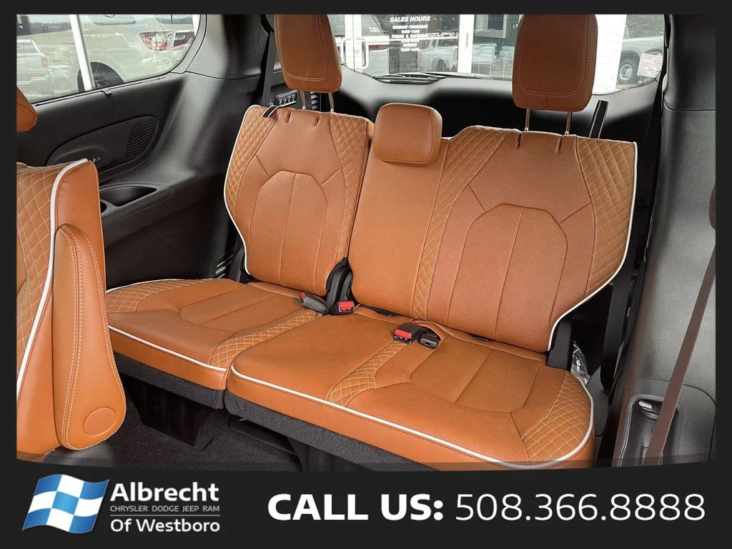 New 2026 Bright White Clear-Coat Exterior Paint Chrysler Pinnacle image 13