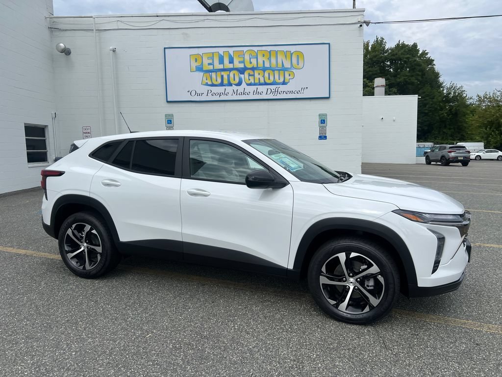 2026 Chevrolet Trax RS - Photo 2