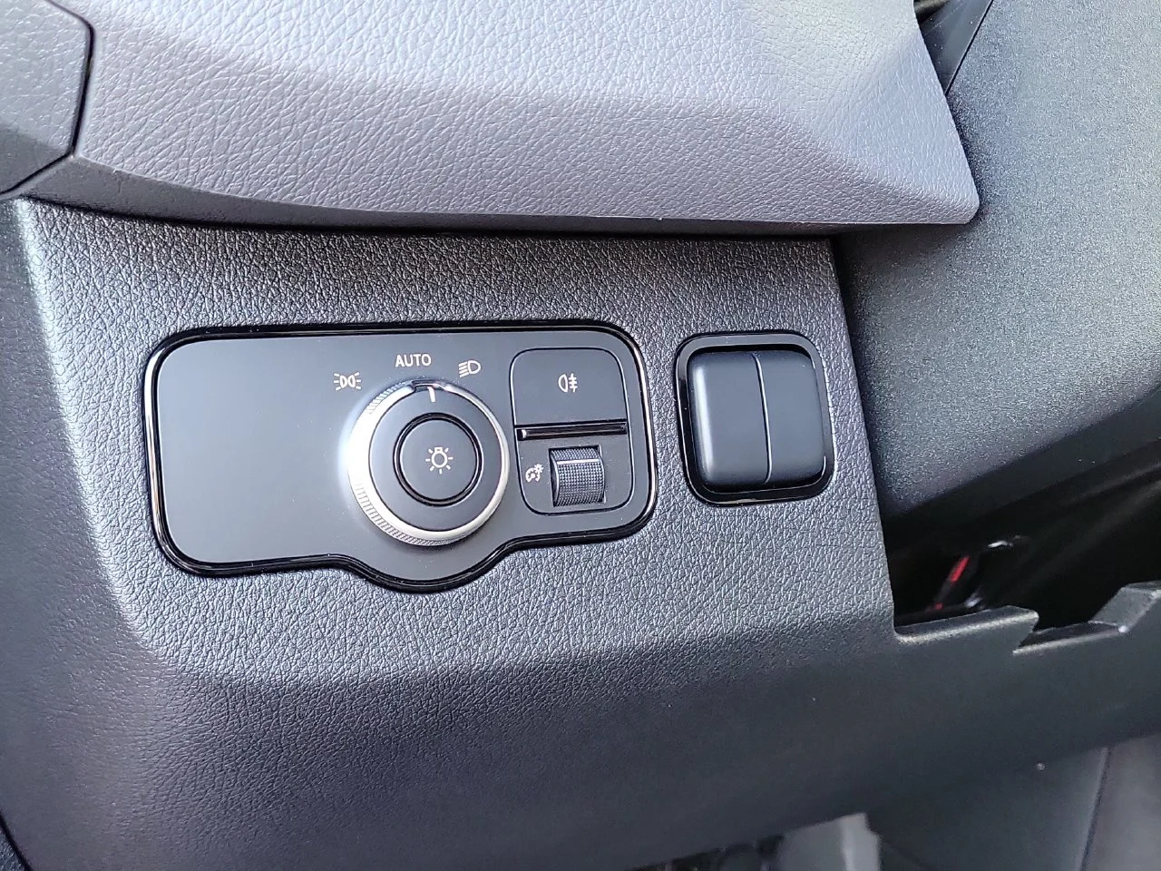 New 2026 Arctic White Mercedes-Benz Passenger 144 WB image 18