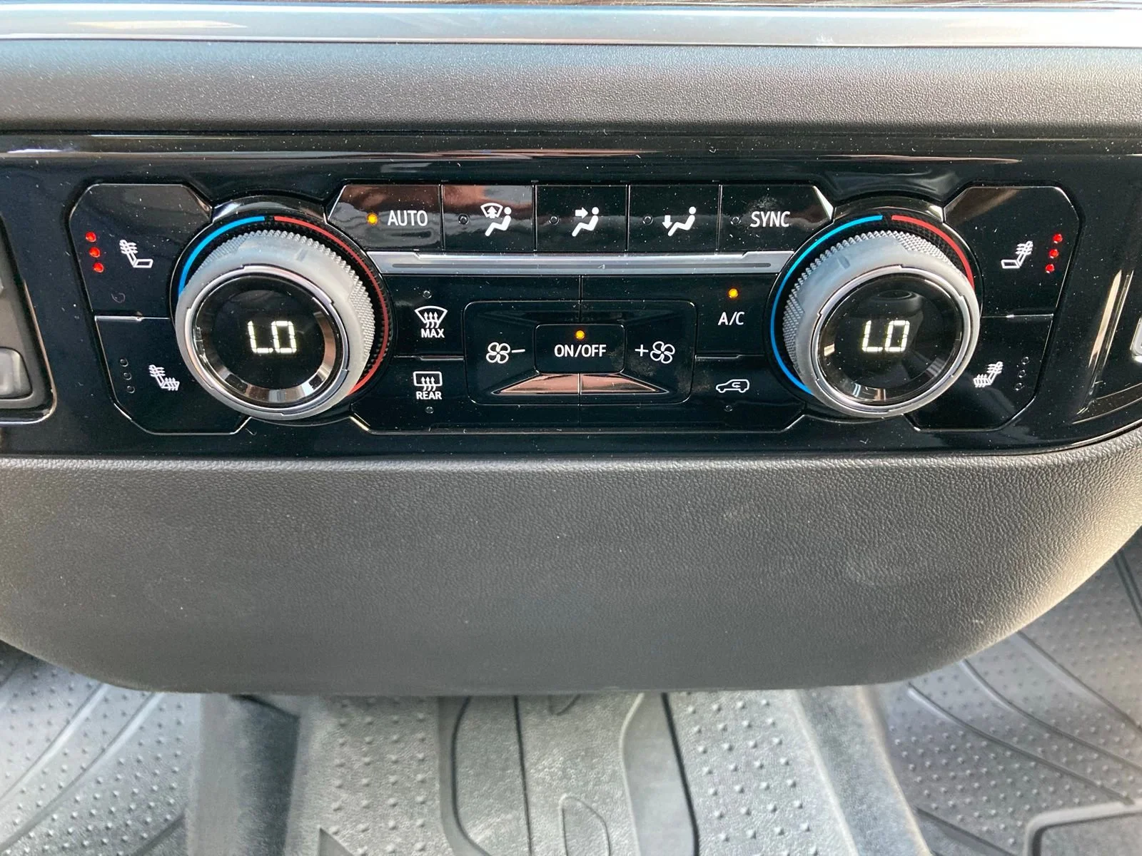 2025 Chevrolet Silverado 1500 LT - Photo 28