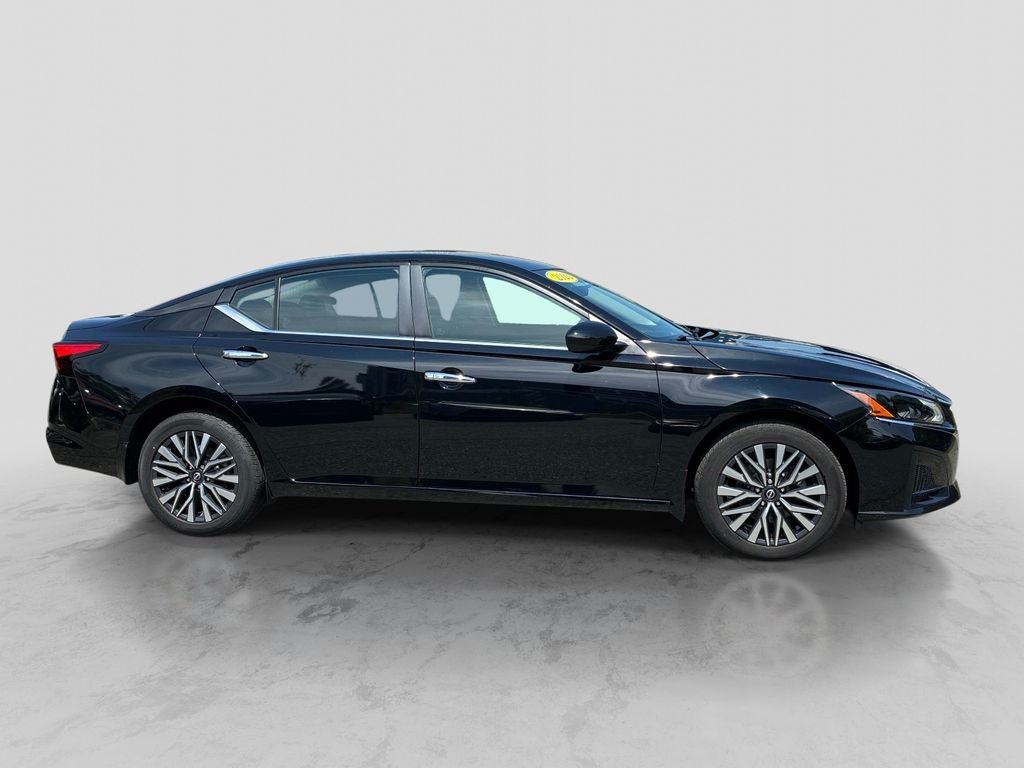 Used 2023 Black Nissan 2.5 SV image 8
