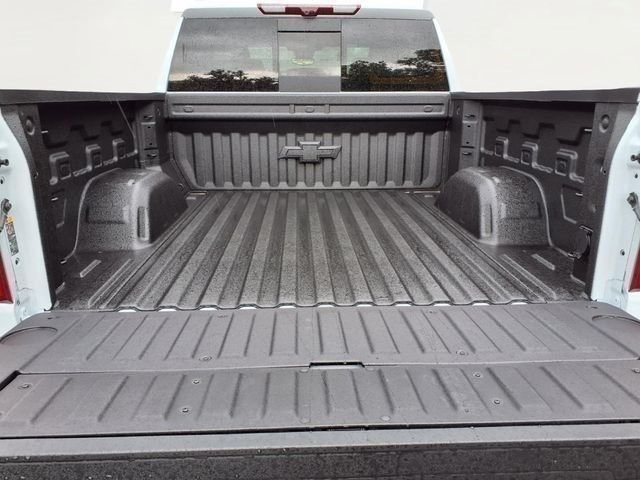 New 2026 Polar White Tricoat Chevrolet High Country image 5