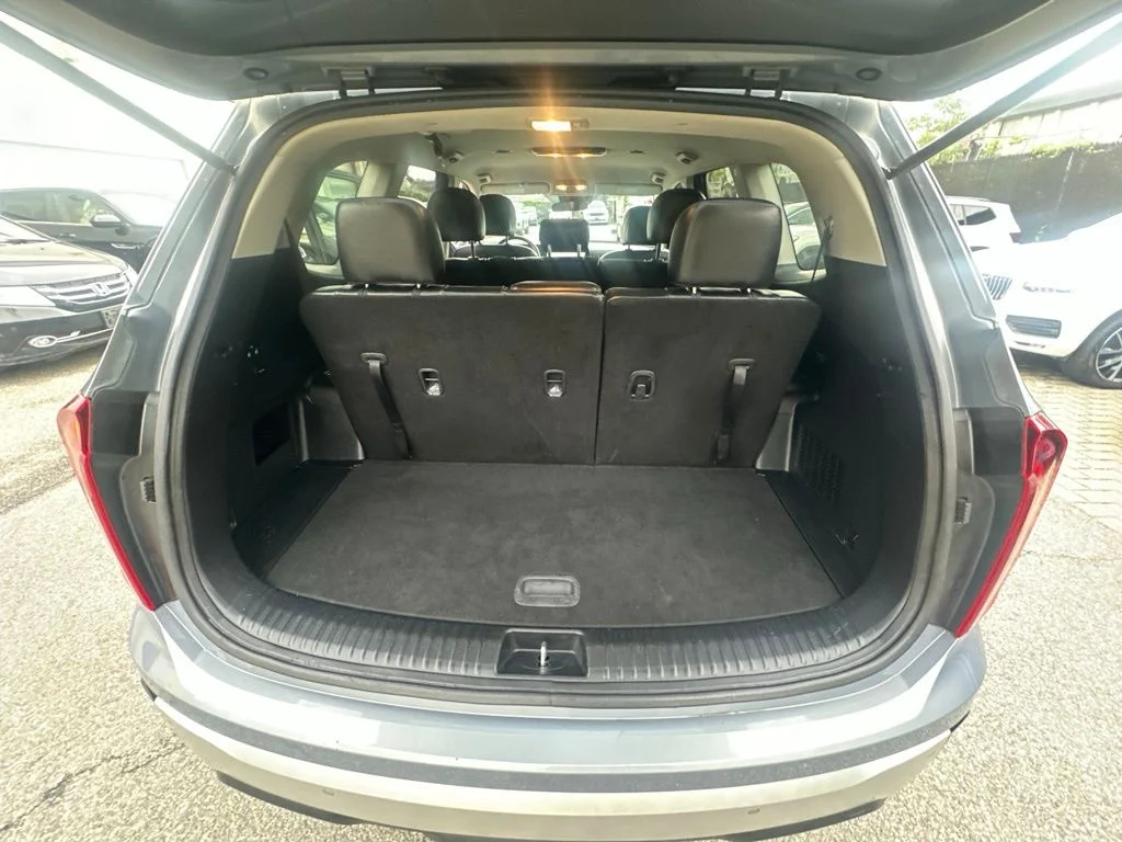 Used 2024 Silver Kia LX image 32