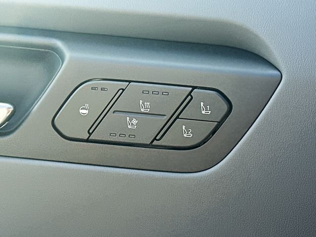 New 2026 Glacial White Pearl Kia Wind AWD image 21