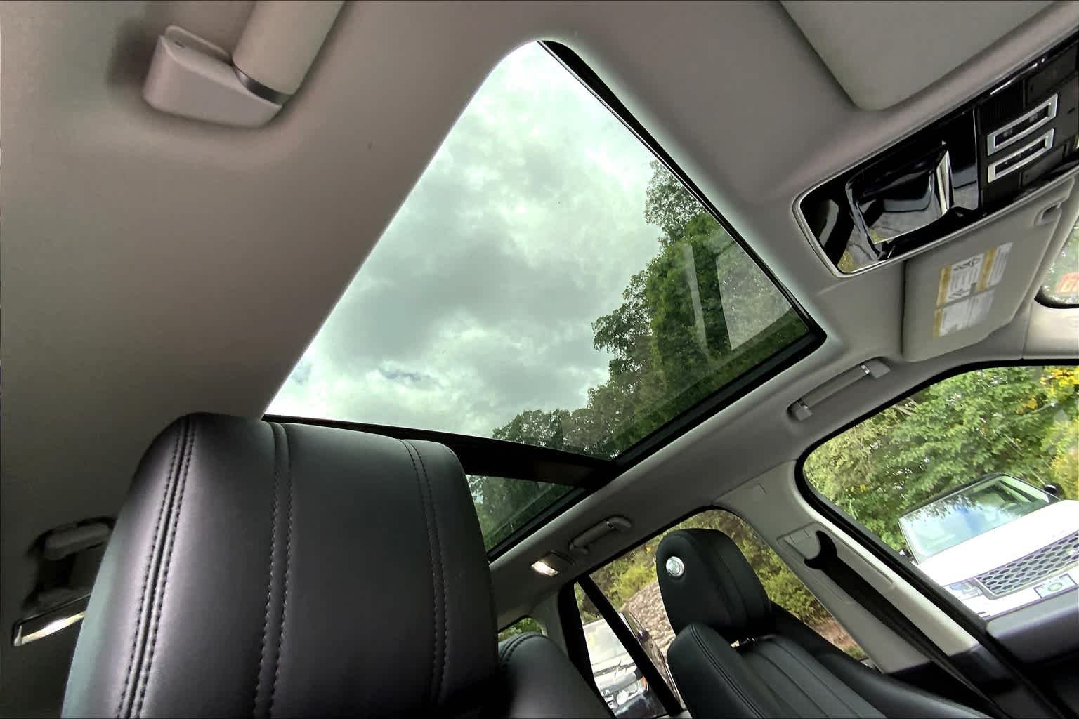 Used 2017 Corris Grey Land Rover  image 13