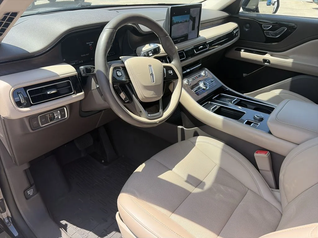 Used 2023 Black Lincoln Reserve image 10