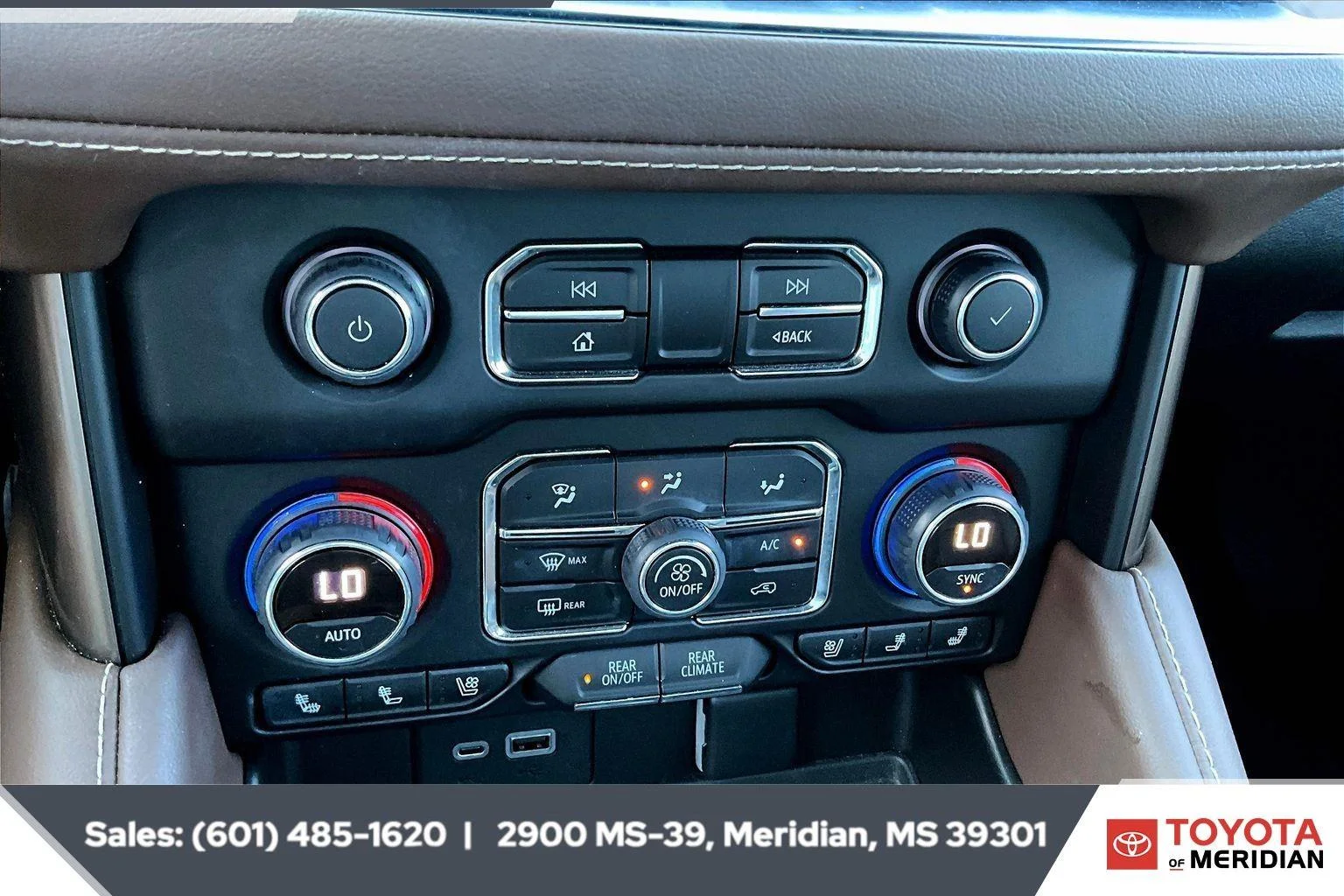 Used 2022 Iridescent Pearl Tricoat Chevrolet High Country image 22