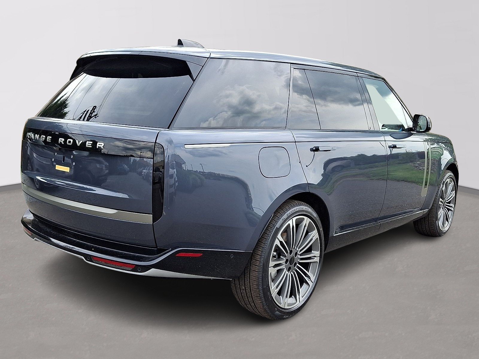 New 2026 Varesine Blue Land Rover SE image 3