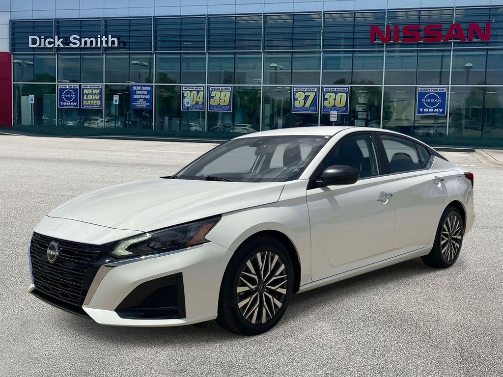 Used 2025 White Nissan 2.5 SV image 3