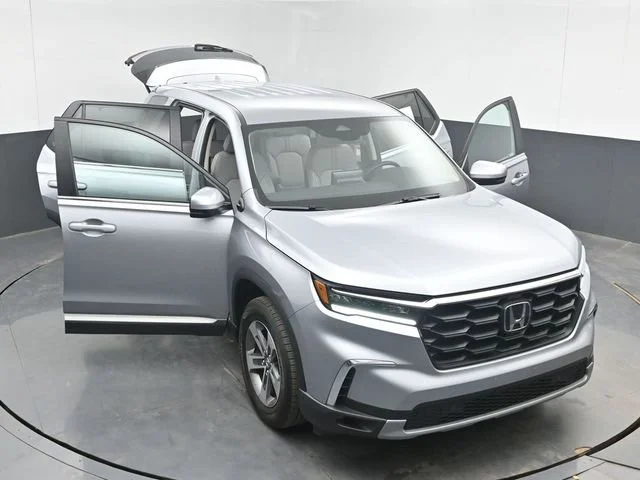 Certified Used 2023 Lunar Silver Metallic Honda 2WD EX-L 7P image 107