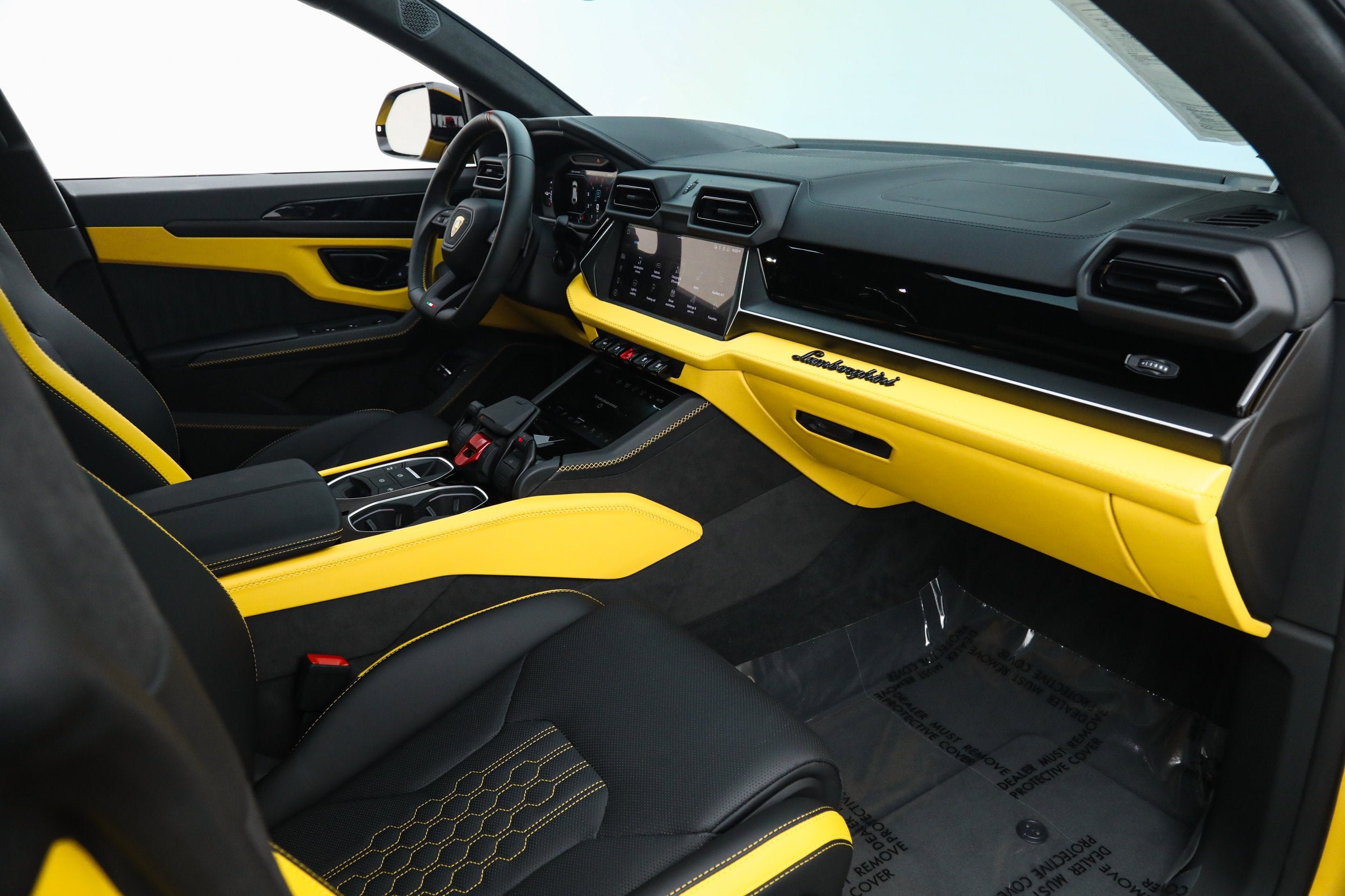 Used 2025 Yellow Lamborghini SE image 15