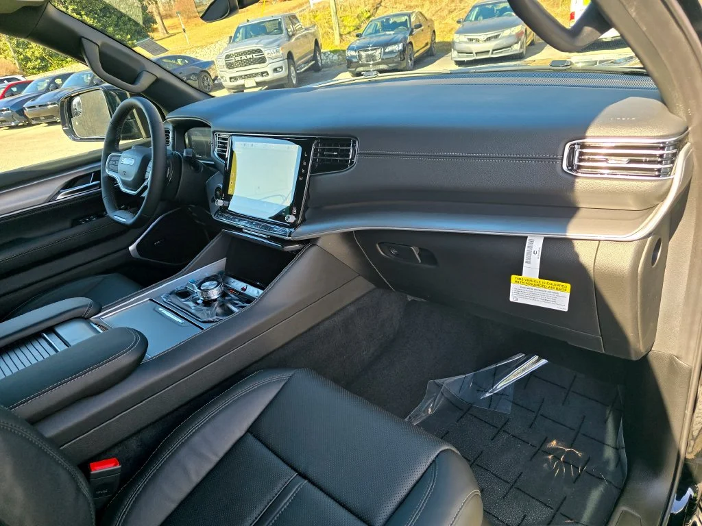New 2026 Black Jeep  image 31