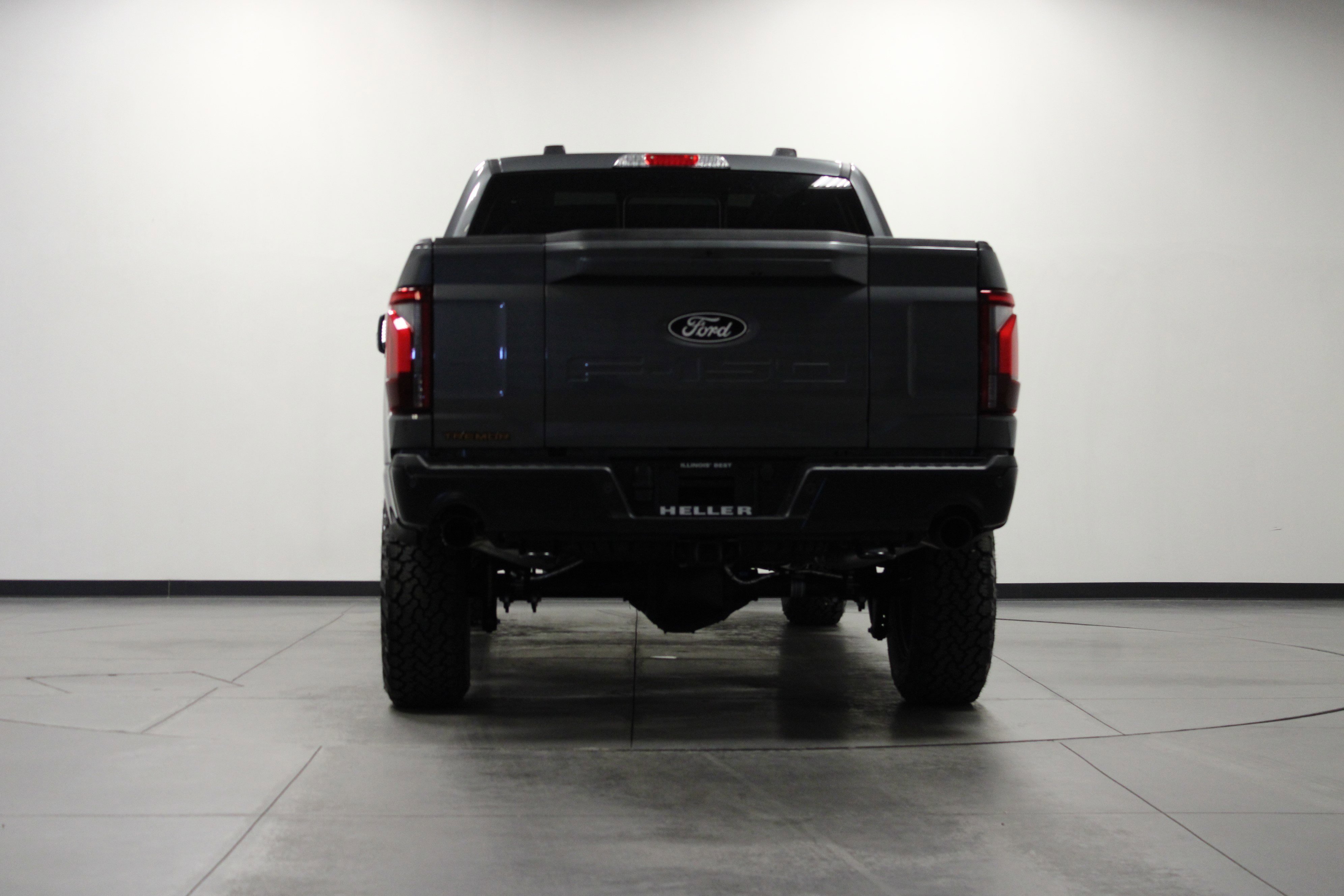 New 2026 Carbonized Gray Metallic Ford Tremor image 5