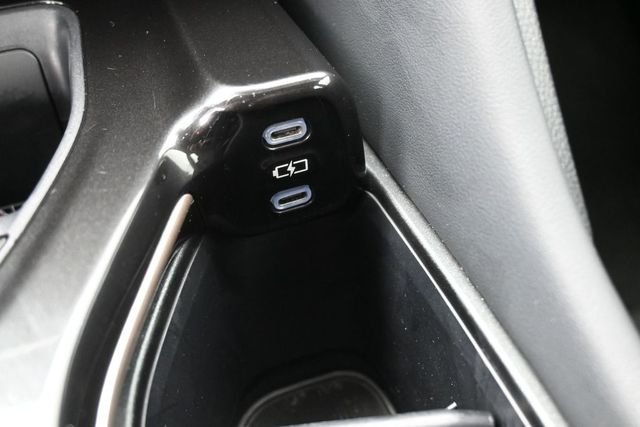 Used 2025  Toyota XLE image 4