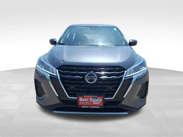 Used 2021 Gray Nissan S image 2