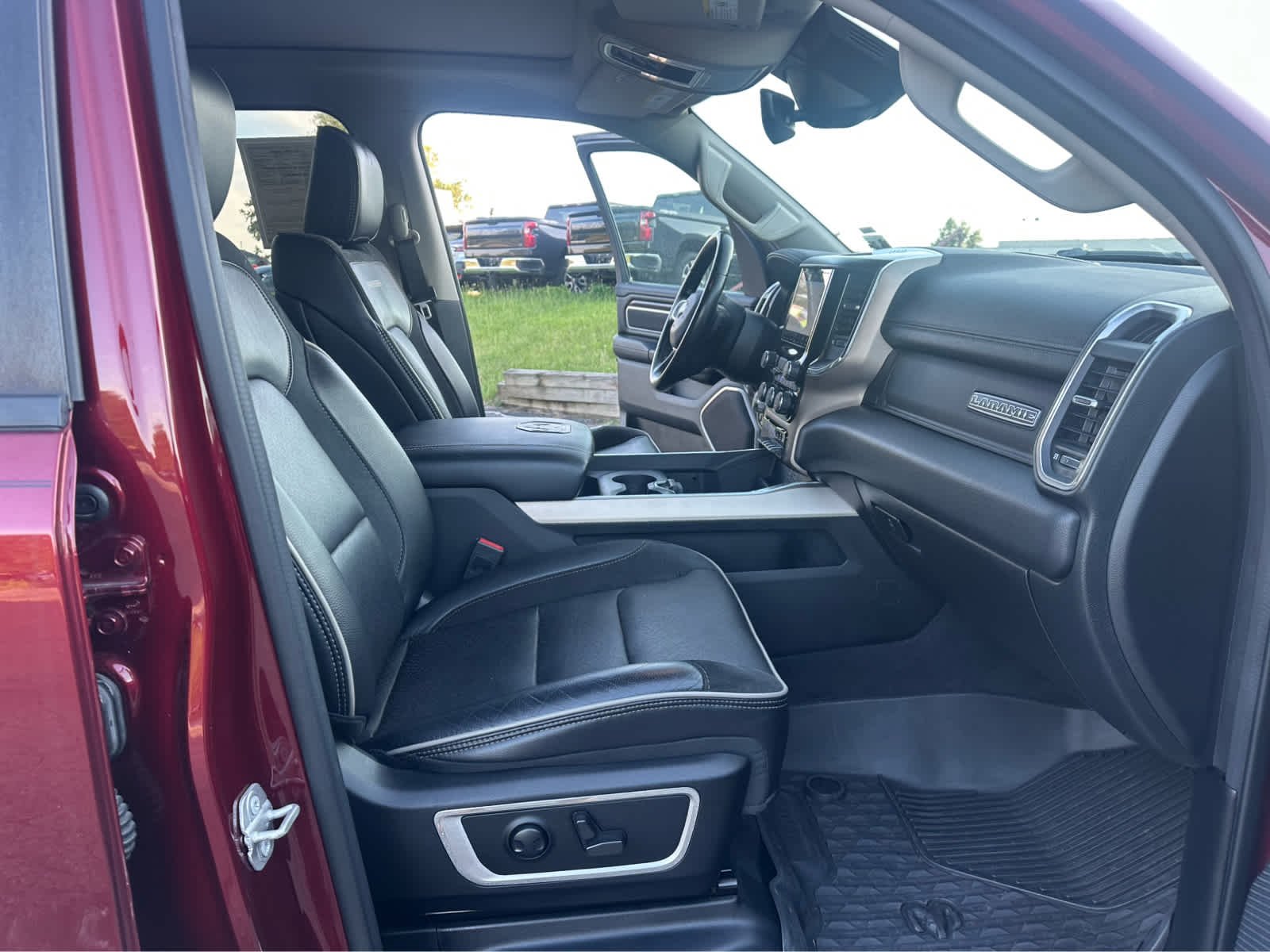 Used 2022 Delmonico Red Pearlcoat Ram Laramie image 21