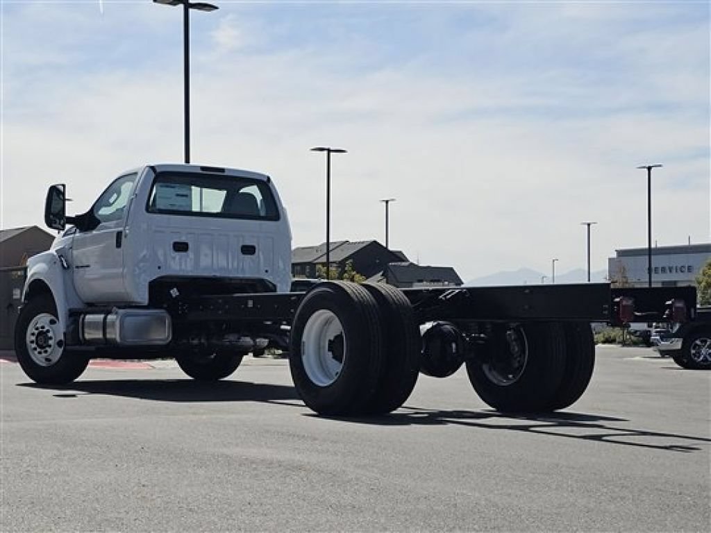 New 2025 Oxford White Ford Base image 23