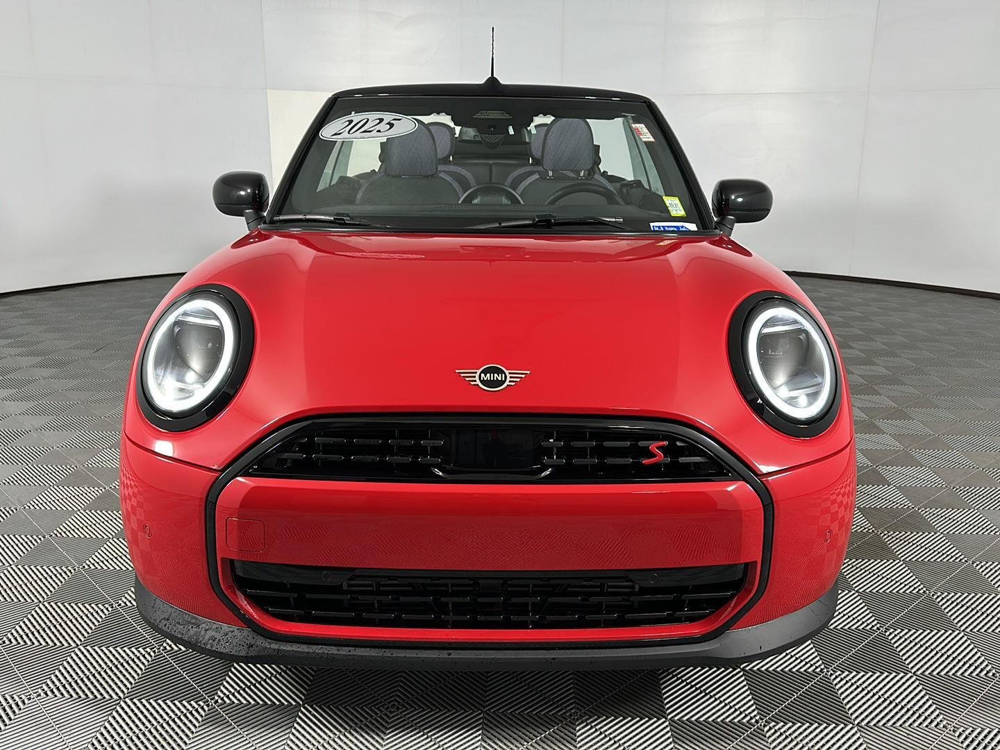 Certified Used 2025 Chili Red MINI Signature image 5