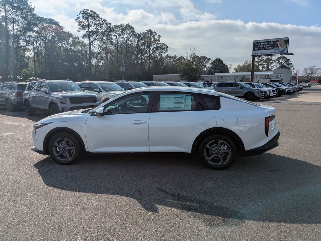 New 2026 Snow White Pearl Kia LXS image 7