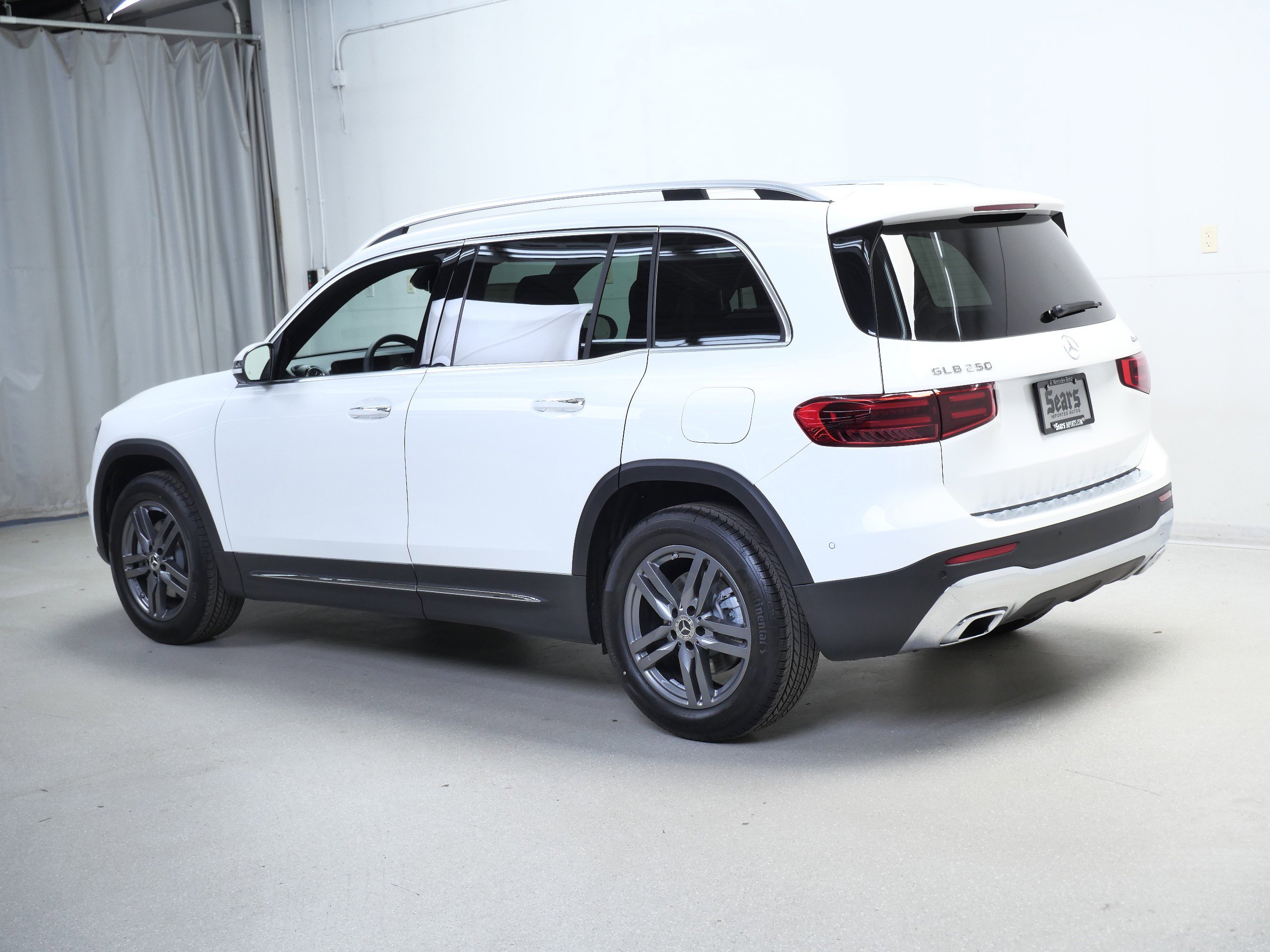 New 2026 Polar White Mercedes-Benz GLB 250 image 6