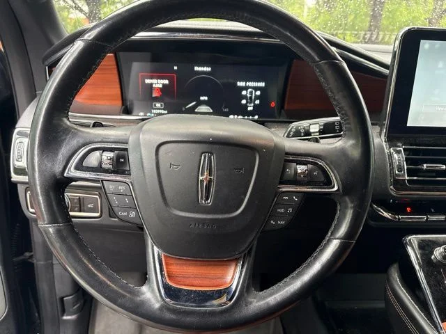 Used 2019 Black Lincoln Reserve image 11