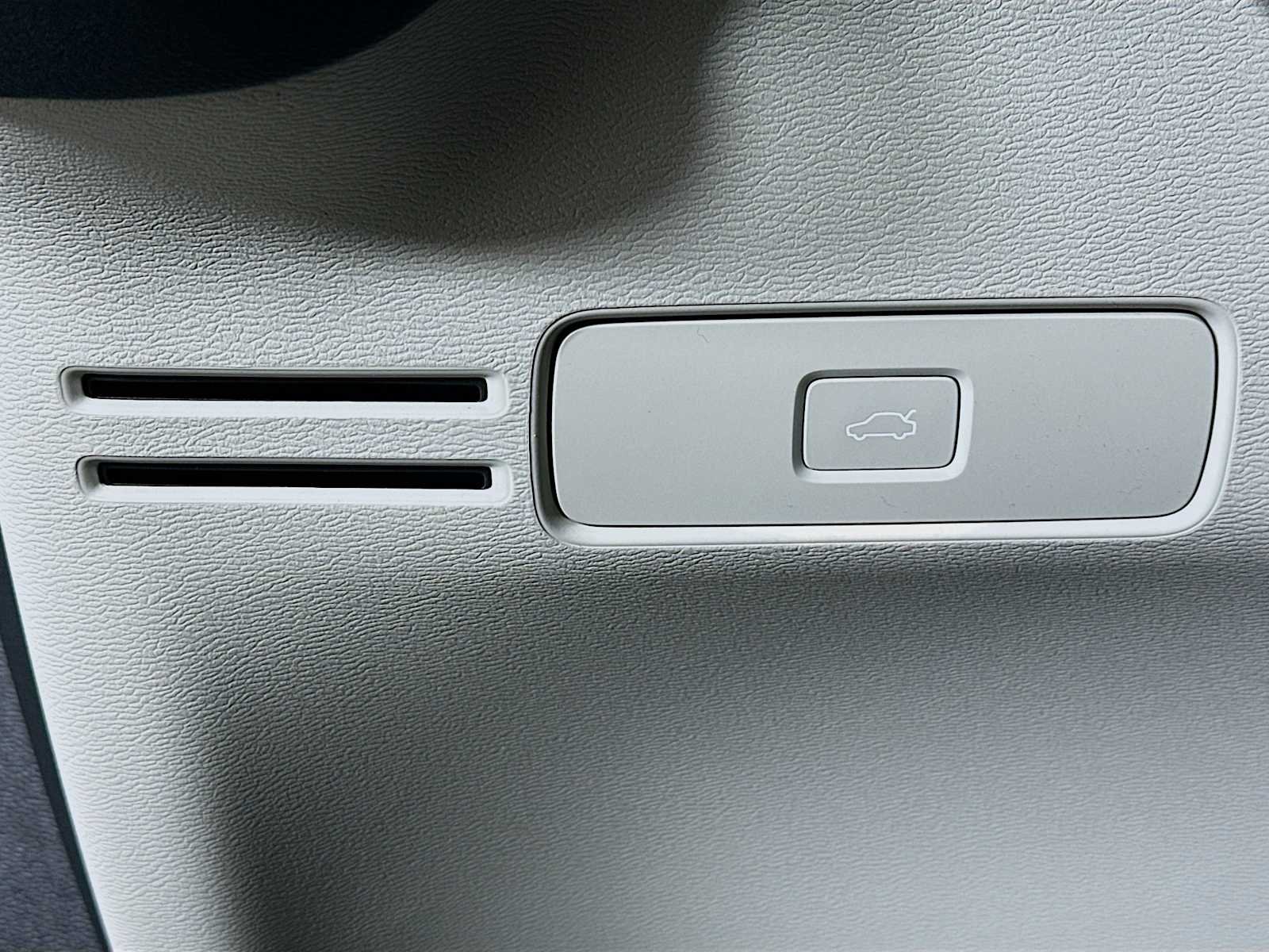 New 2026 Vapour Grey Volvo Ultra image 10