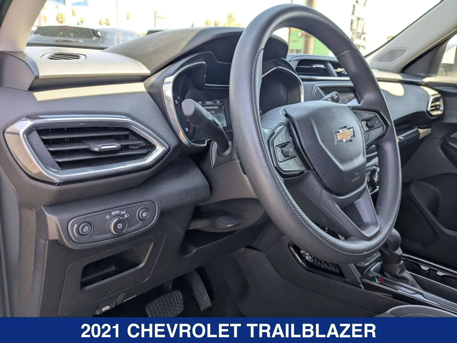 Used 2021 White Chevrolet LT image 12