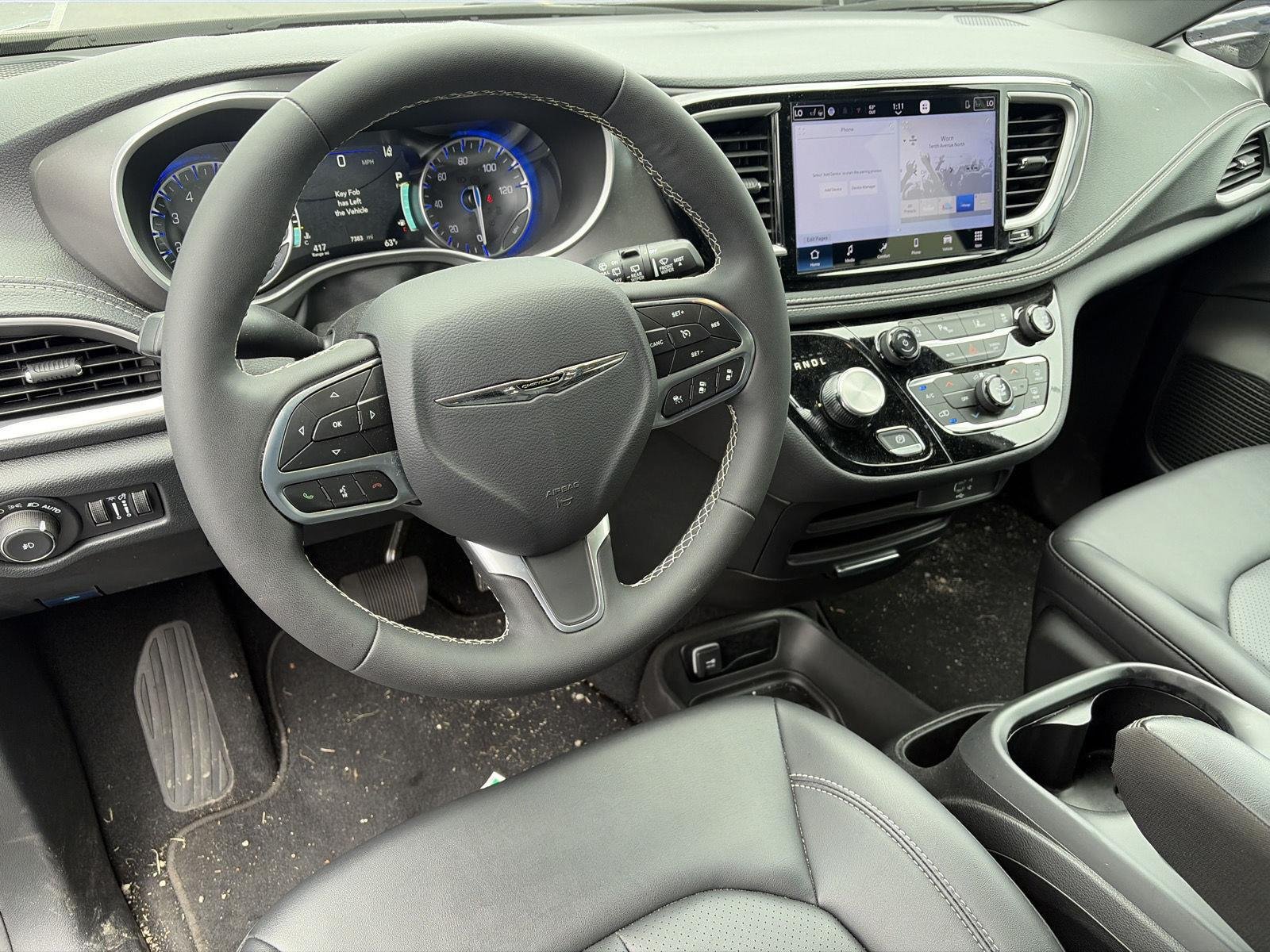 Used 2026 Diamond Black Crystal Pearlcoat Chrysler Select image 13