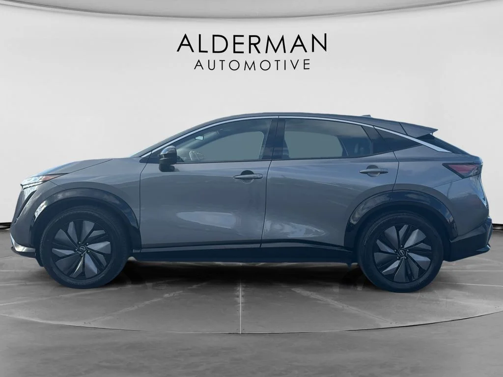 Used 2023 Gray Nissan ENGAGE image 2
