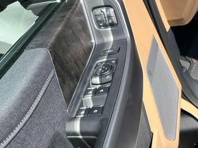 New 2027 Star White Metallic Tri-Coat Ford F-250® Lariat® image 19