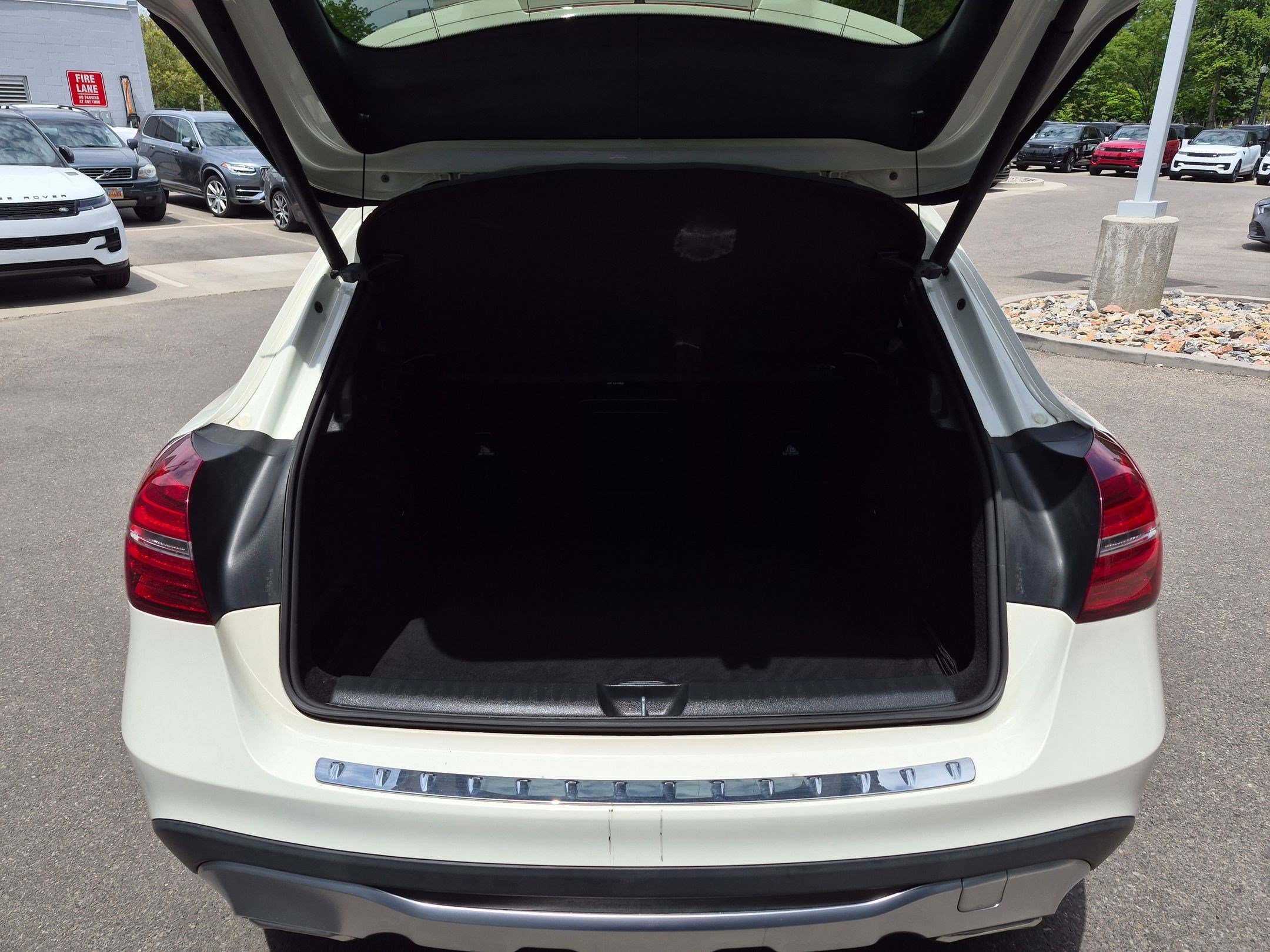 Used 2018 Cirrus White Mercedes-Benz GLA 250 image 27