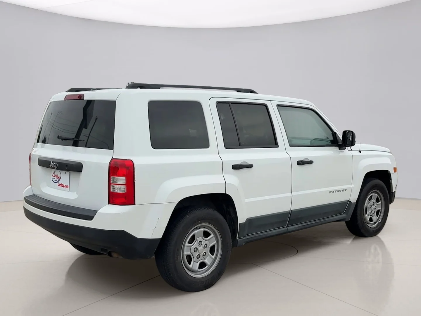 Used 2011 White Jeep LATITUDE image 5