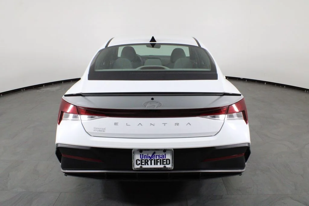 Used 2025 White Hyundai SEL Sport image 11