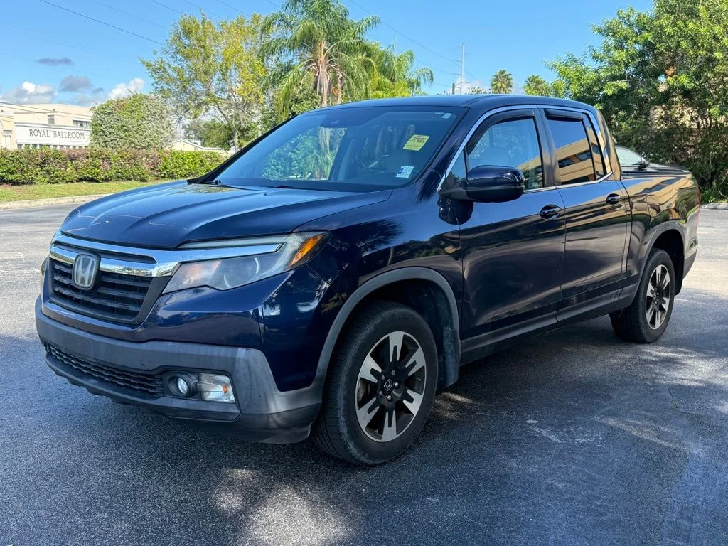 Used 2020 Obsidian Blue Pearl Honda RTL image 36