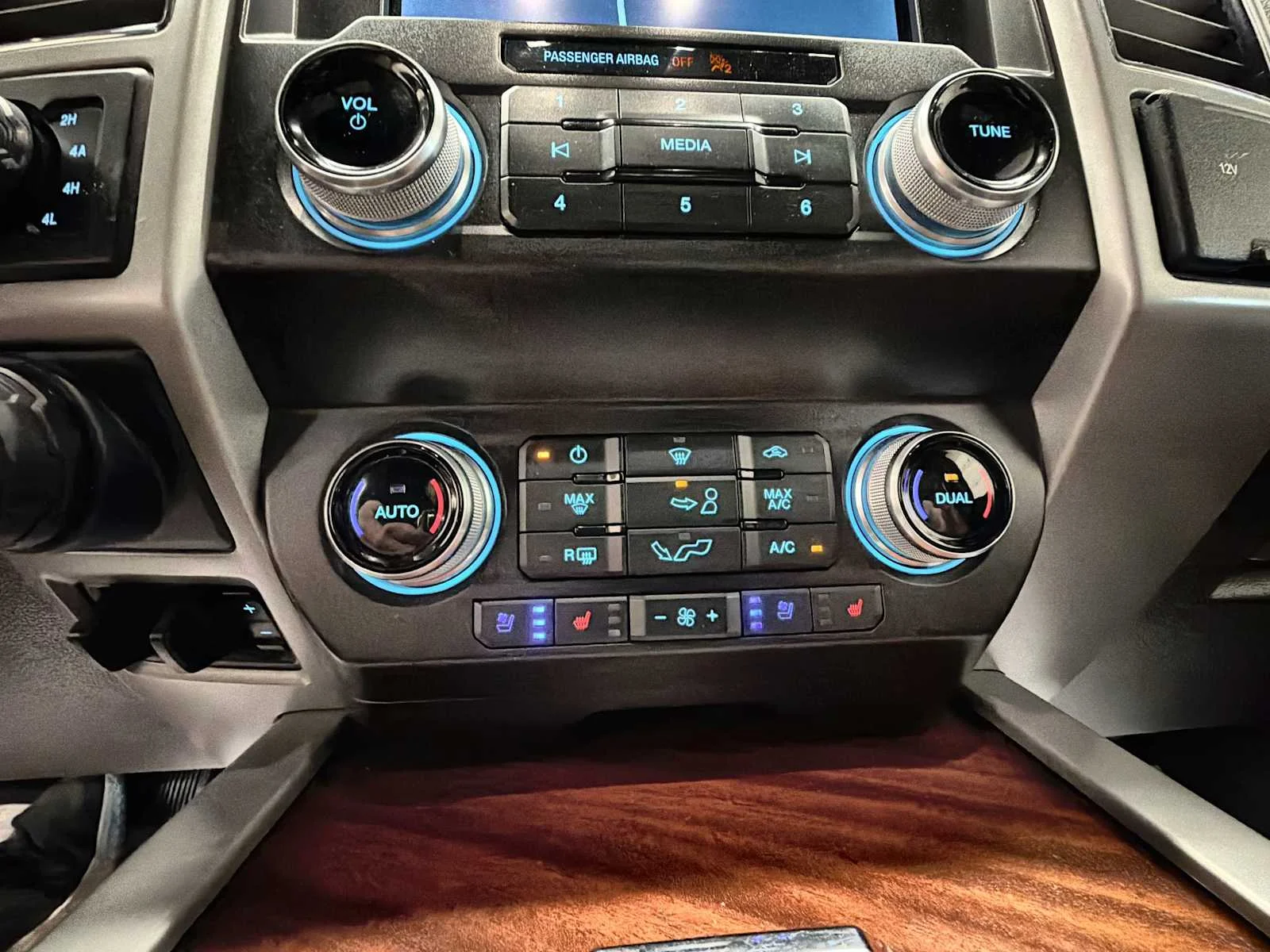 Used 2020 Blue Jeans/Stone Gray Ford King Ranch image 16