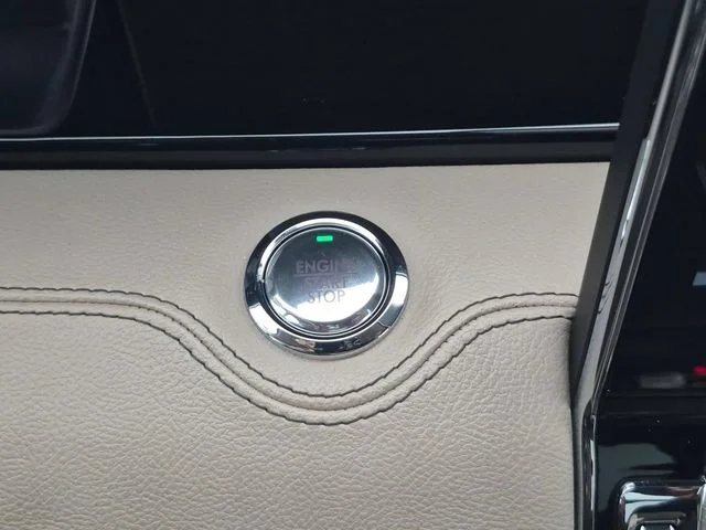Used 2024 White Lincoln Reserve image 28
