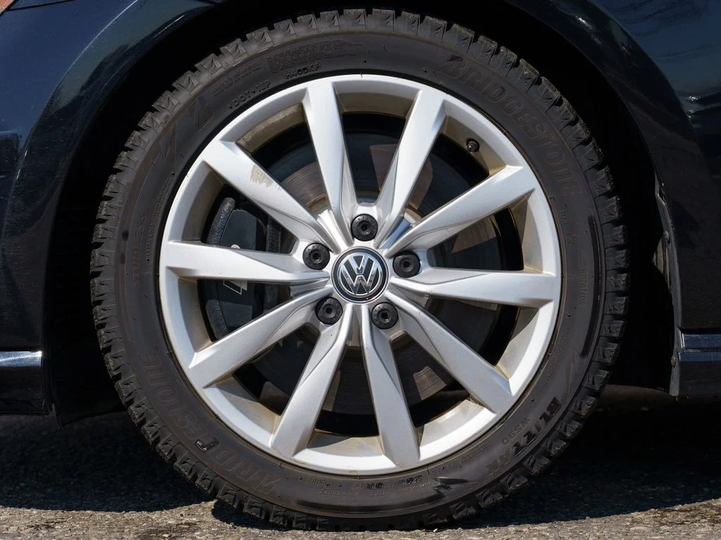 Used 2017  Volkswagen Base image 12
