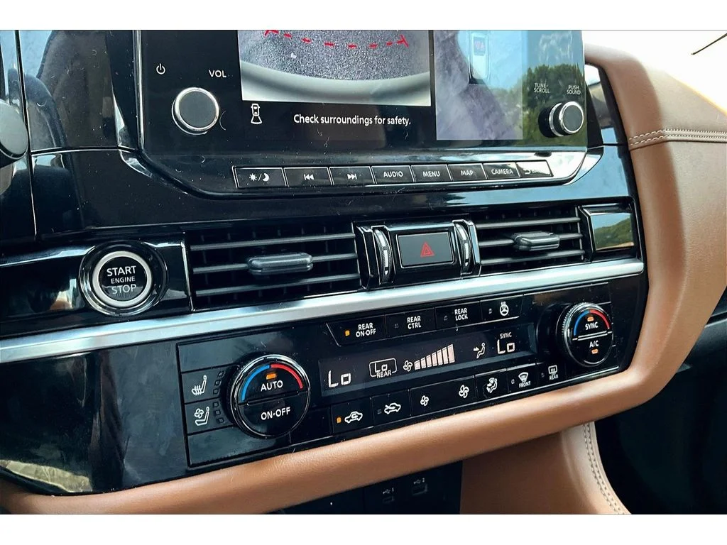 Used 2023  Nissan Platinum image 23