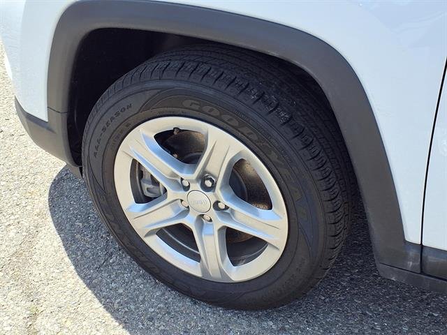 Certified Used 2024 Bright White Clear Coat Jeep Latitude image 24