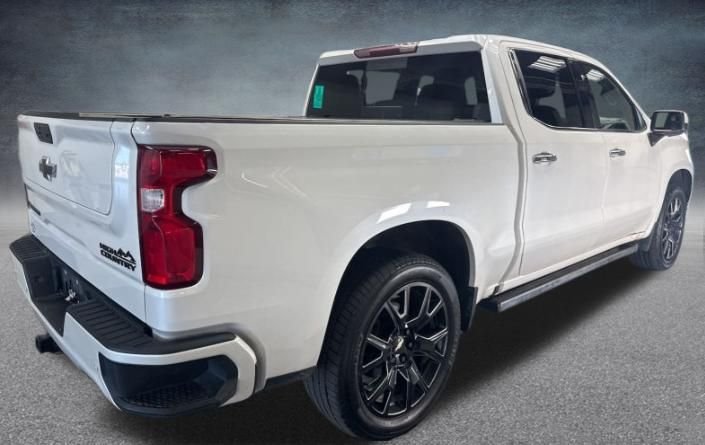 Used 2022 Pearl Chevrolet High Country image 3