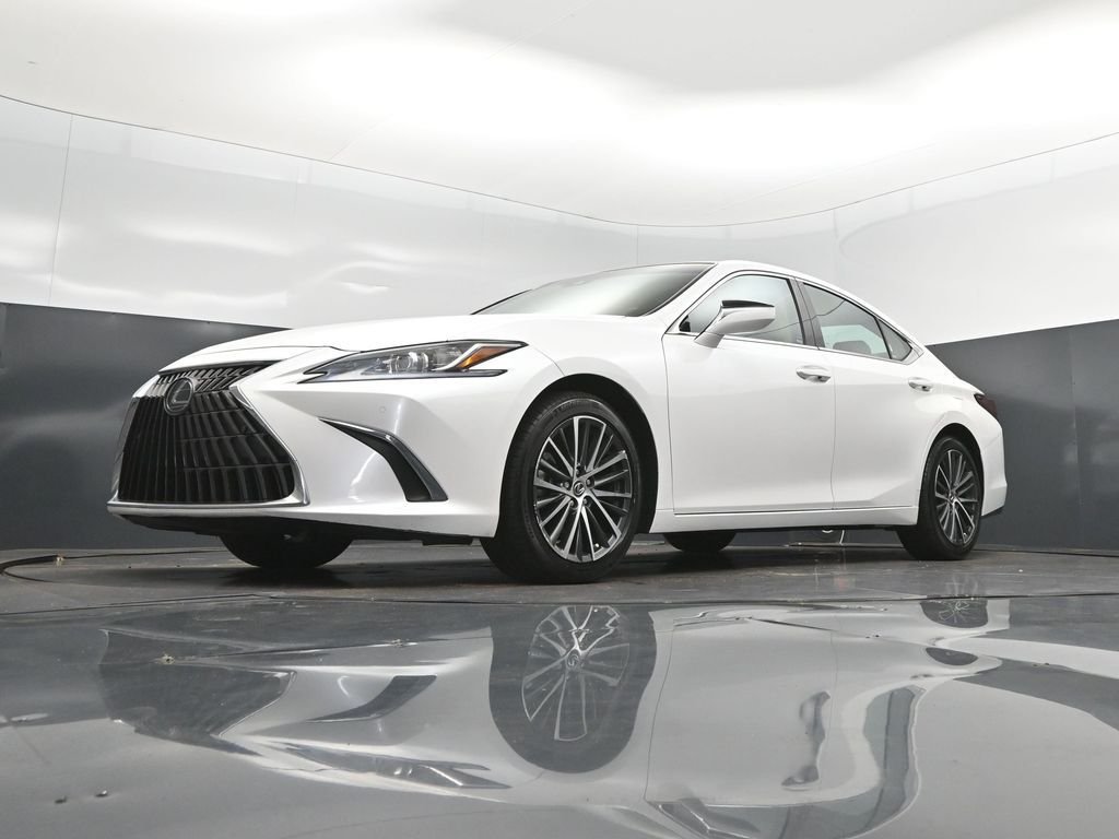 Used 2024 White Lexus 350 image 38