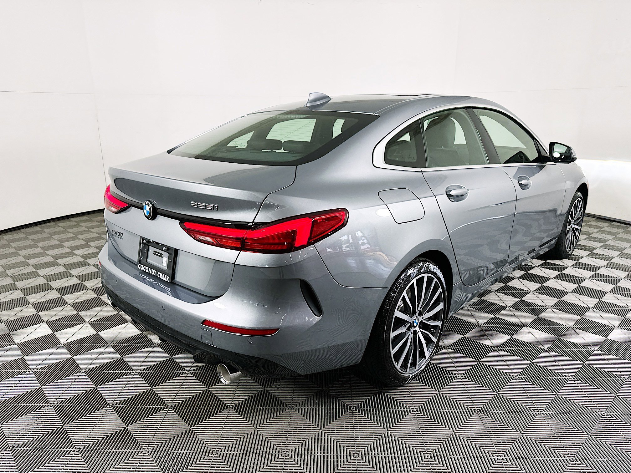 2024 BMW 2 thumbnail 5